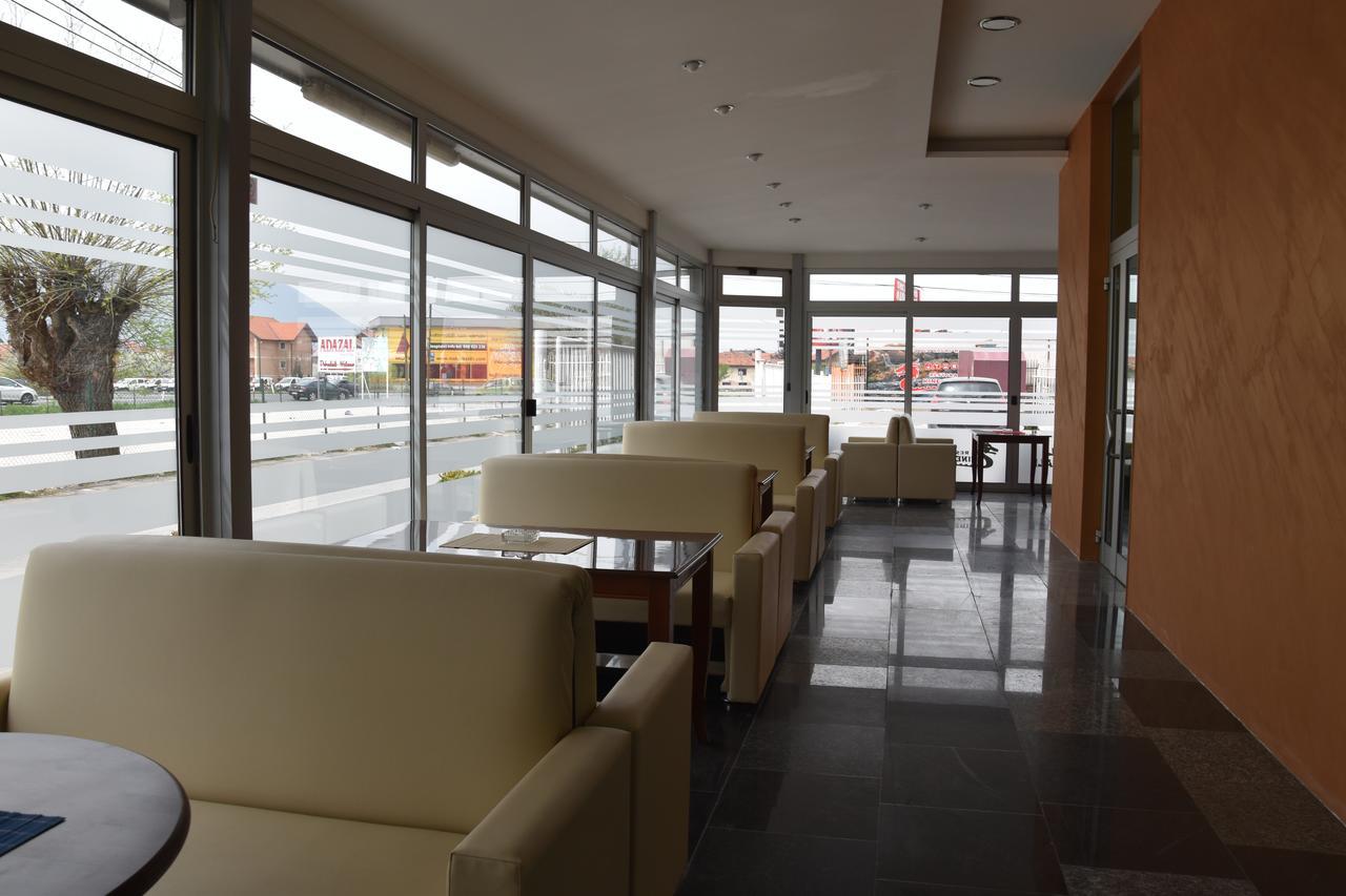 Hotel & Restaurant Great Wall - Airport Sarajevo Buitenkant foto